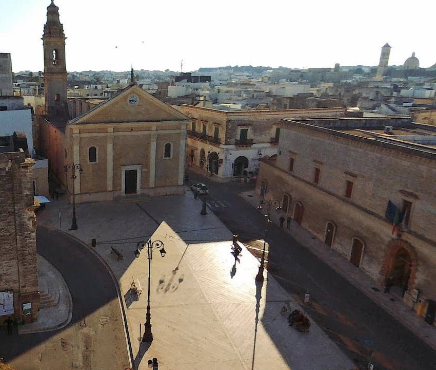 sava piazza (1) Agenzia Web Sava – TarantaTech – Siti Web ed E-commerce per Aziende Locali